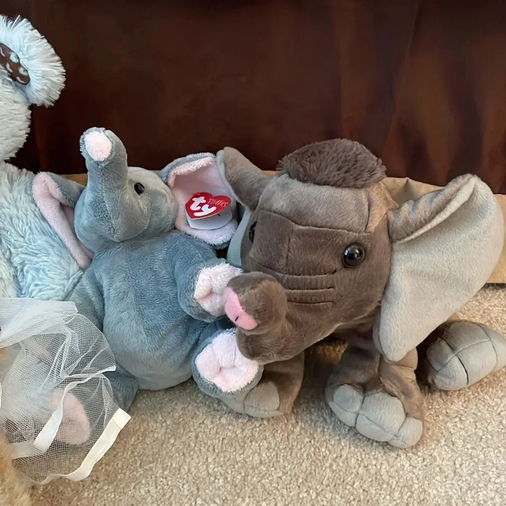 Stuffed‎ animal lot
